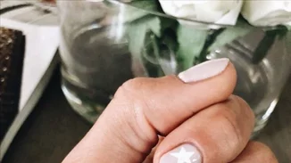 StarNails | Τα καλύτερα σχέδια με αστέρια για τα νύχια σου