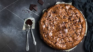 Φοντάν σοκολάτας | Δοκιμάσαμε τη συνταγή για υγρό κέικ χωρίς αλεύρι με 4 μόνο υλικά