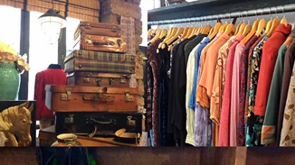 Βρήκαμε θησαυρούς σε τρία vintage μαγαζιά της Αθήνας