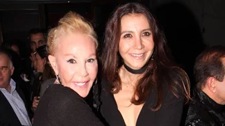 Μαρία Ελένη Λυκουρέζου | Η φωτογραφία ωδή στην αγάπη μητέρας - κόρης με τη Ζωή Λάσκαρη