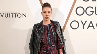 "Volez, Voguez, Voyagez": Στα εγκαίνια της νέας έκθεσης του οίκου Louis Vuitton