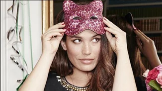 Ένα plus-size model γίνεται επιτέλους το πρόσωπο της καμπάνιας του Christian Louboutin