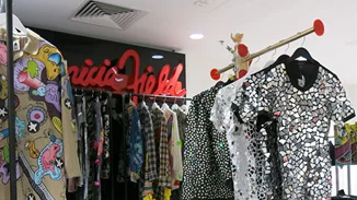 Ο Απόστολος Μητρόπουλος σχεδιάζει για την Patricia Field