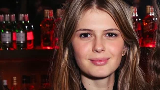 Αμαλία Κωστοπούλου: Βόλτα με άλογο στη Σαντορίνη!