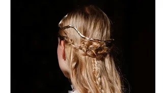 Αυτό είναι το νέο έυκολο χτένισμα με πλεξίδες που μας κέρδισε