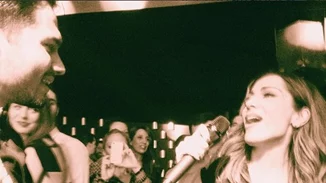 Δέσποινα Βανδή: Η βραδινή της έξοδος και το τραγούδι της που ερμήνευσε live (video)