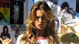 Behati Prinsloo: Η πρώτη της συλλογή ρούχων θα είναι πολύ... juicy!