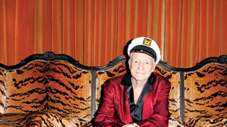 Hugh Hefner: Το Playboy τον αποχαιρετά με το πορτραίτο του στο νέο τεύχος