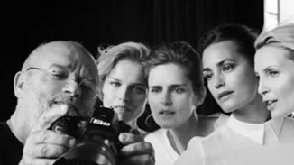 Τα θρυλικά μοντέλα των '90s στη “New Normal” καμπάνια του Armani