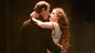 Ορέστης Τζιόβας: Γυμνός στη σκηνή