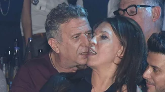 Βάνα Μπάρμπα - Κώστας Κόκλας: Αγκαλιασμένοι διασκέδασαν μαζί!