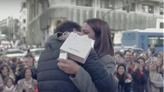 Η πιο πρωτότυπη και πιο συγκρινητική πρόταση γάμου (βίντεο)