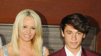 Ο γιος της Pamela Anderson είναι το νέο πρόσωπο του οίκου Saint Laurent