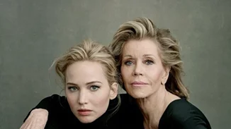 Vanity Fair: Στο νέο εξώφυλλό του ποζάρουν 13 Χολιγουντιανές σταρς και περνούν το δικό τους μήνυμα!