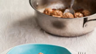 Συνταγή για γιουβαρλάκια από τη Ρένα της Φτελιάς