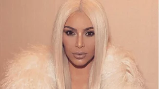 Η Kim Kardashian αποκαλύπτει το απόλυτο tip για στητό μπούστο!