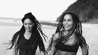 Zoë Kravitz: Το it girl ποζάρει με τη μητέρα της για τη νέα καμπάνια Calvin Klein