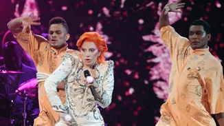 Η Lady Gaga ζει τη δική της David Bowie στιγμή στα Grammys
