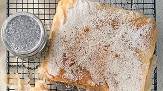 Συνταγή για μπουγάτσα αναποδογυριστή | Η πιο θεϊκή εκδοχή της