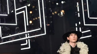 Παρέλαση επωνύμων στο fashion show του οίκου Saint Laurent