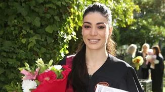 Ήβη Αδάμου: Πήρε το πτυχίο της