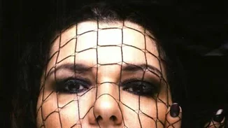 Κατερίνα Ζαρίφη: Μεταμορφώνεται σε Mistress και φωτογραφίζεται με χειροπέδες