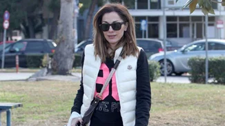 Δέσποινα Βανδή - Γωγώ Μαστροκώστα: Βόλτα στη Γλυφάδα