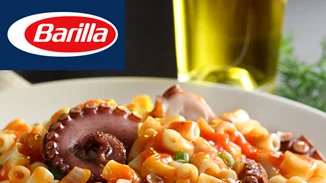 Κοφτό μακαρονάκι με καραμελωμένο χταπόδι στην γάστρα και φρέσκο κρεμμυδάκι