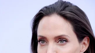 Angelina Jolie: Στη Λέσβο για τους πρόσφυγες