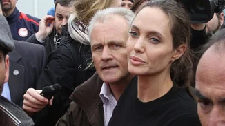 Όλες οι φωτογραφίες από την επίσκεψη της Angelina Jolie στον Πειραιά