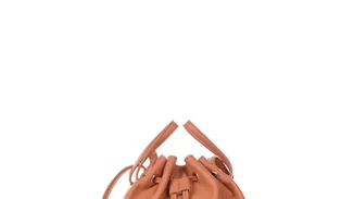 Η Axel μας κρατά σε αγωνία! Εσύ μαντεύεις ποια θα είναι η Axel Woman για το SS16;