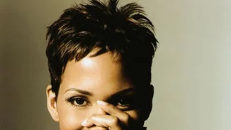 Η Ηalle Berry έκανε το ντεμπούτο της στο Instagram με την πιο σέξι ανάρτηση