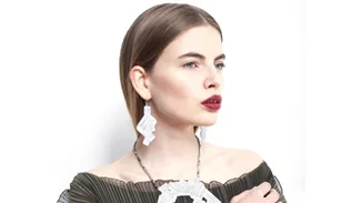 Η συλλογή φορεμάτων και κοσμημάτων που θα θέλουμε να φοράμε κάθε καλοκαίρι