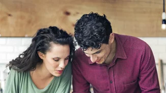 Πώς να γίνεις η τέλεια οικοδέσποινα ακόμα και με χαμηλό budget