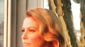 Τζένη Μπαλατσινού - Σμαράγδα Καρύδη: Κάνουν ασκήσεις ισορροπίας στην Ικαρία! (βίντεο)