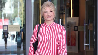 Φαίη Σκορδά: Με τα παιδιά της για ιππασία