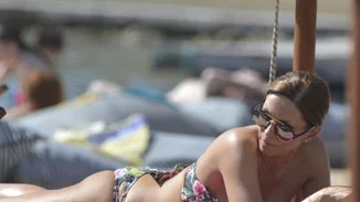 Έλλη Κοκκίνου: Στην παραλία με την μητέρα και το γιο της