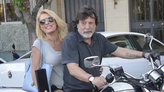 Η Ελένη Μενεγάκη πάνω σε μηχανή