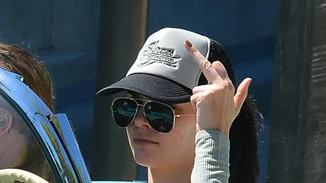 Celebs...Σαν εμάς! (04/04)