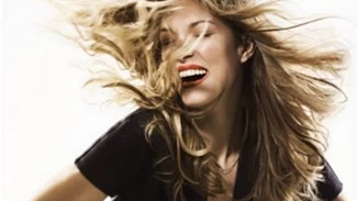 Βίκυ Καγιά: Με μία σούπερ σέξι φωτογράφιση μιλά για τη γνωριμία της με τον Ηλία Κρασσά