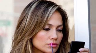 Επιτέλους! Ο πιο απλός τρόπος να βάλεις κραγιόν χωρίς να λερωθείς