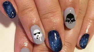 #maniMonday: Το φαινόμενο Star Wars τώρα και στα νύχια σου! (video)