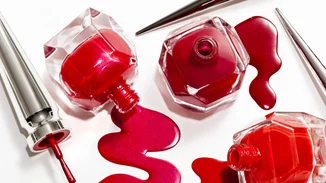 Βαρετά κόκκινα νύχια; O Christian Louboutin φέρνει την επανάσταση!