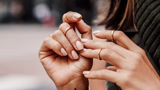 6 μυστικά για πιο όμορφα και μαλακά χέρια