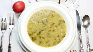 Συνταγή για μαγειρίτσα με σταμναγκάθι από τον Λευτέρη Λαζάρου