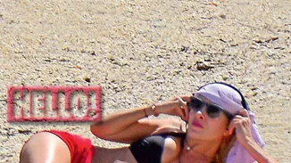 Ελένη Μενεγάκη: Δείτε τη με μαγιό στα Άχλα