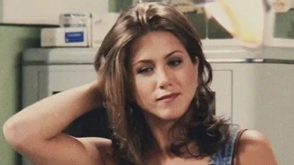 Jennifer Aniston: Ποια είναι τα fashion items που έχει κρατήσει από τα γυρίσματα των Friends;