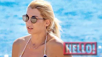 Κωνσταντίνα Σπυροπούλου: Το πρώτο της μπάνιο στη θάλασσα