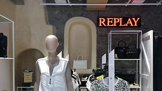 Nέο κατάστημα Replay στη Μύκονο