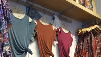 American Eagle Outfitters: Η Miss Bloom στο κατάστημα μαζί με τις νικήτριες του διαγωνισμού και τις φίλες τους!